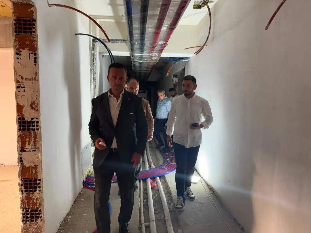1-Hopa İlçe Stadı’nda Çalışmalar Sürüyor
