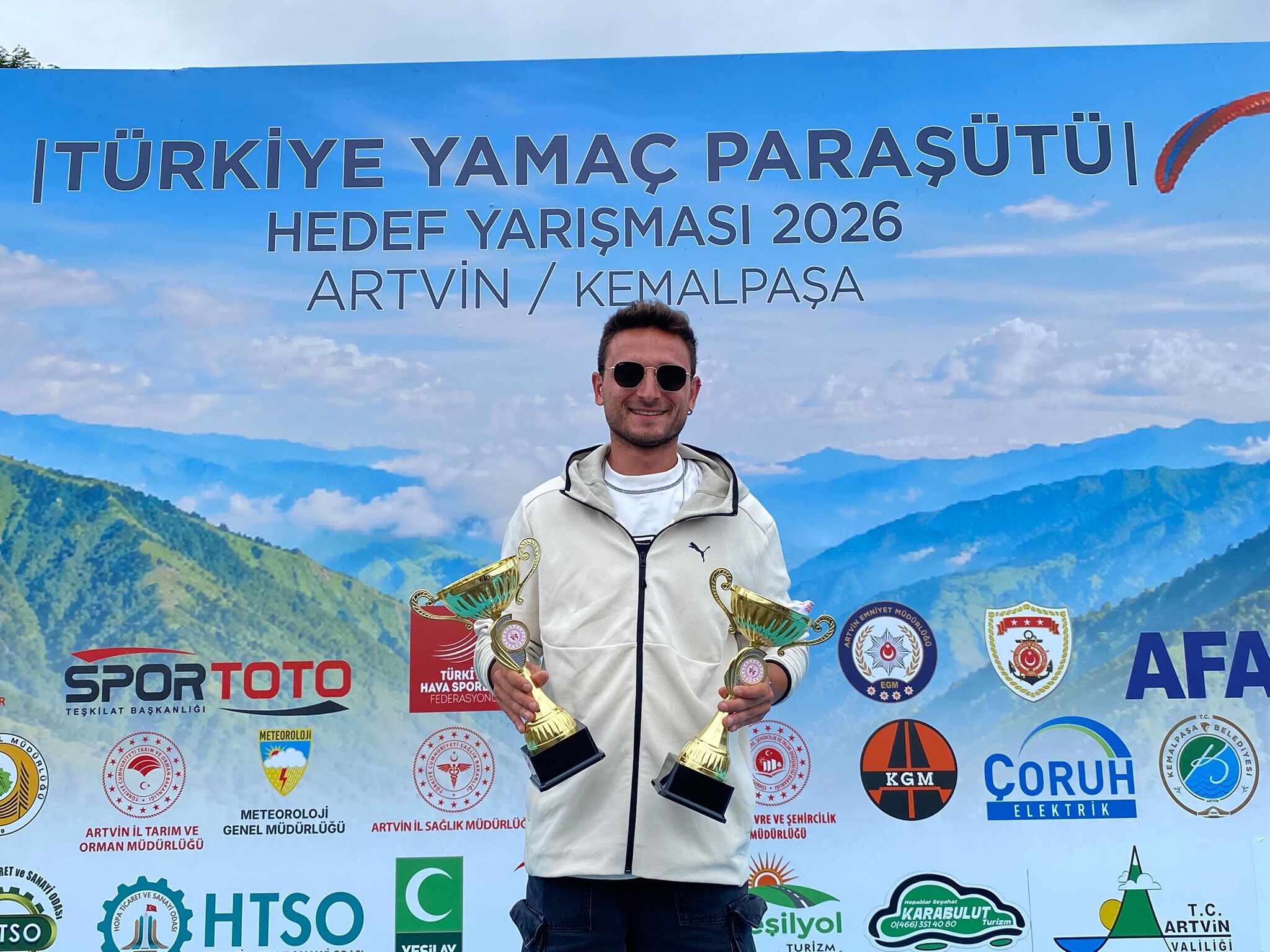 Annesinin Memleketinde Gökyüzüne Çıktı, Şampiyon Oldu