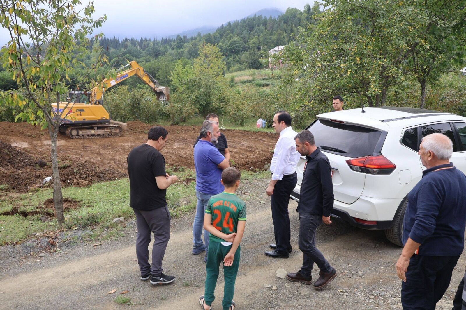 1-Murgul’da Köy Yatırımları Yerinde İncelendi