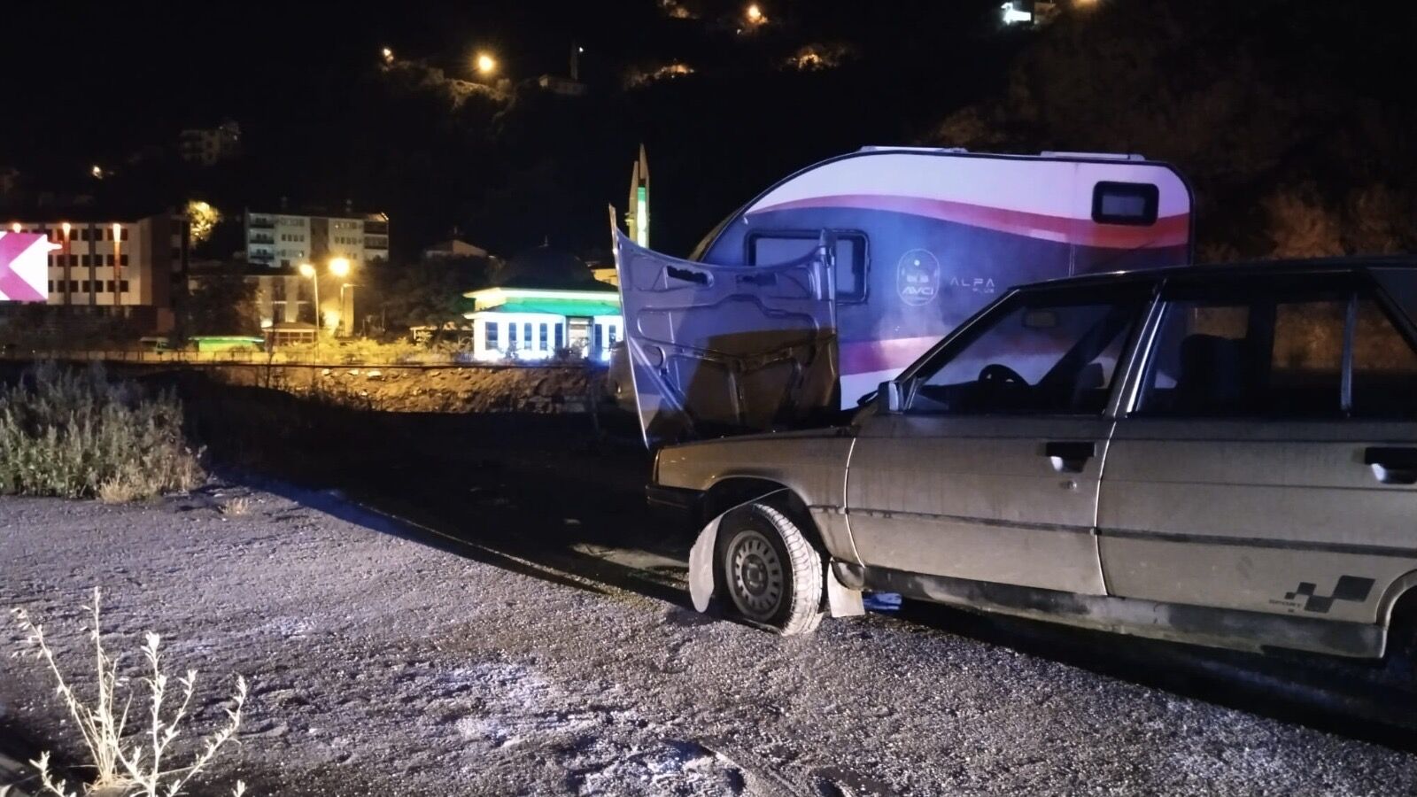 Otomobil Çoruh Nehri’ne Uçmaktan Son Anda Kurtuldu
