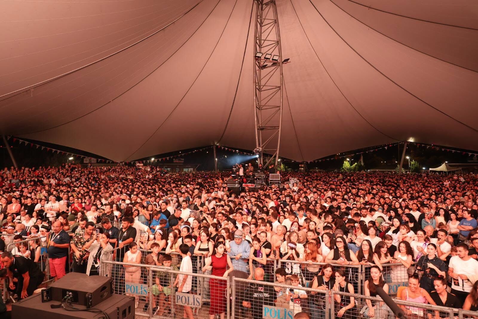 Arhavi’de Festival Coşkusu Final Gecesiyle Zirveye Ulaştı-6