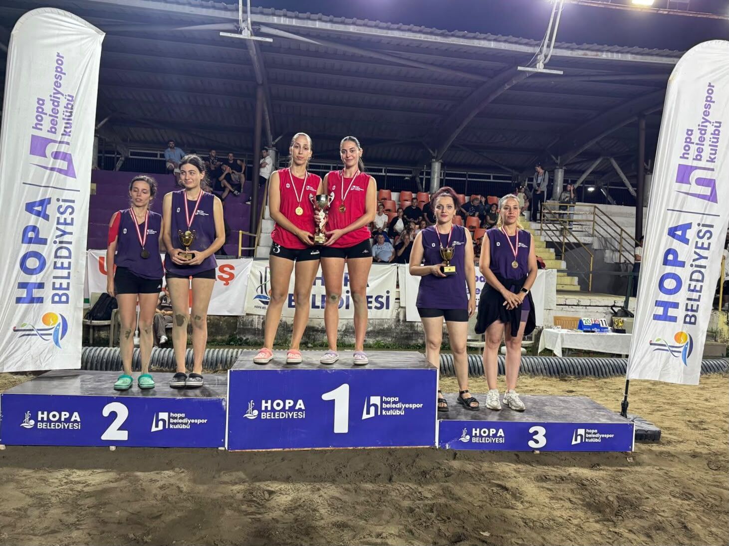 Hopa’da Plaj Voleybolu Heyecanı Sona Erdi-3