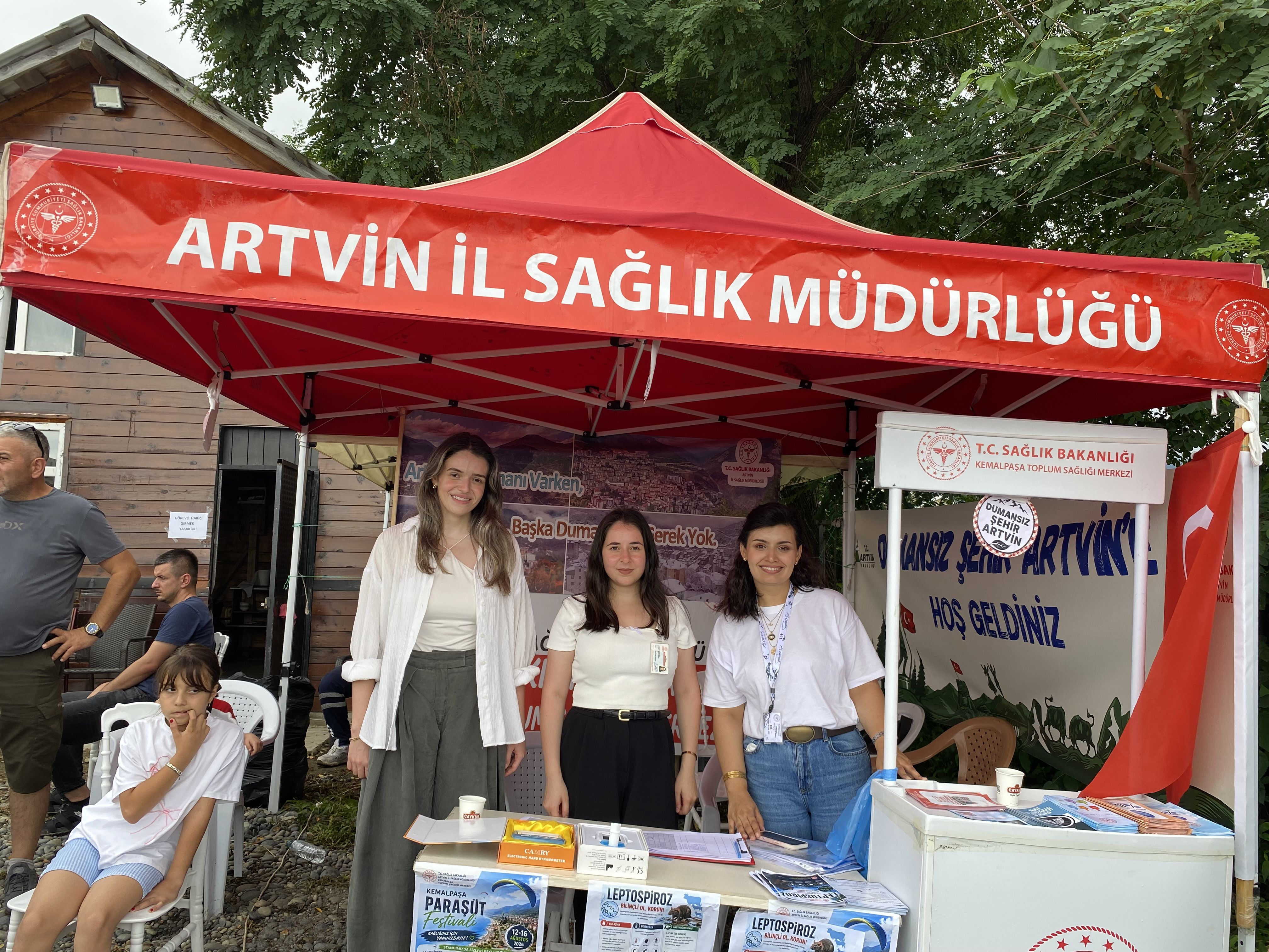 Kemalpaşa Sahilinde “Dumansız Artvin” Standına Yoğun İlgi