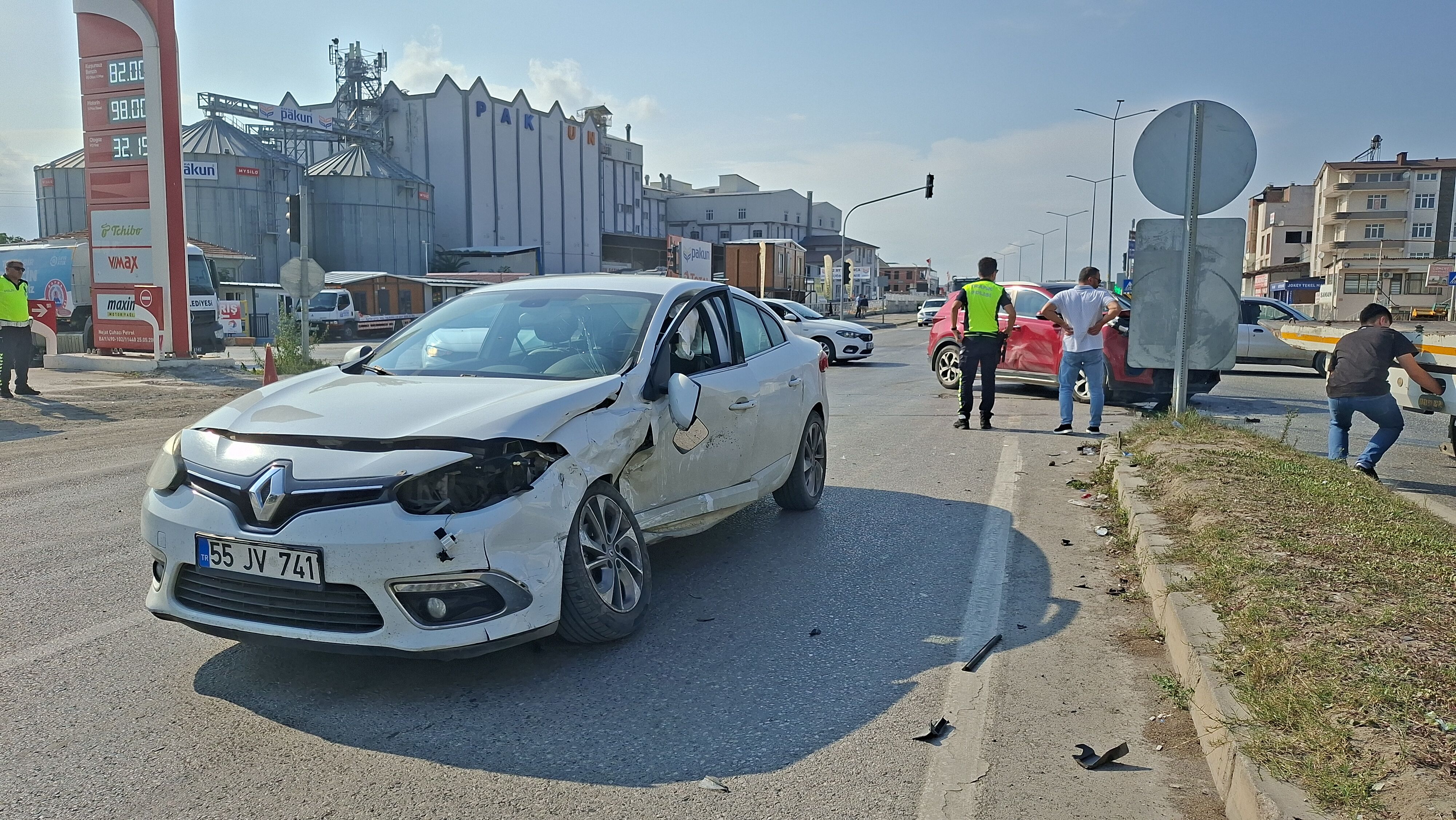 Samsun'da iki aracın çarpıştığı kazada 3 kişi yaralandı