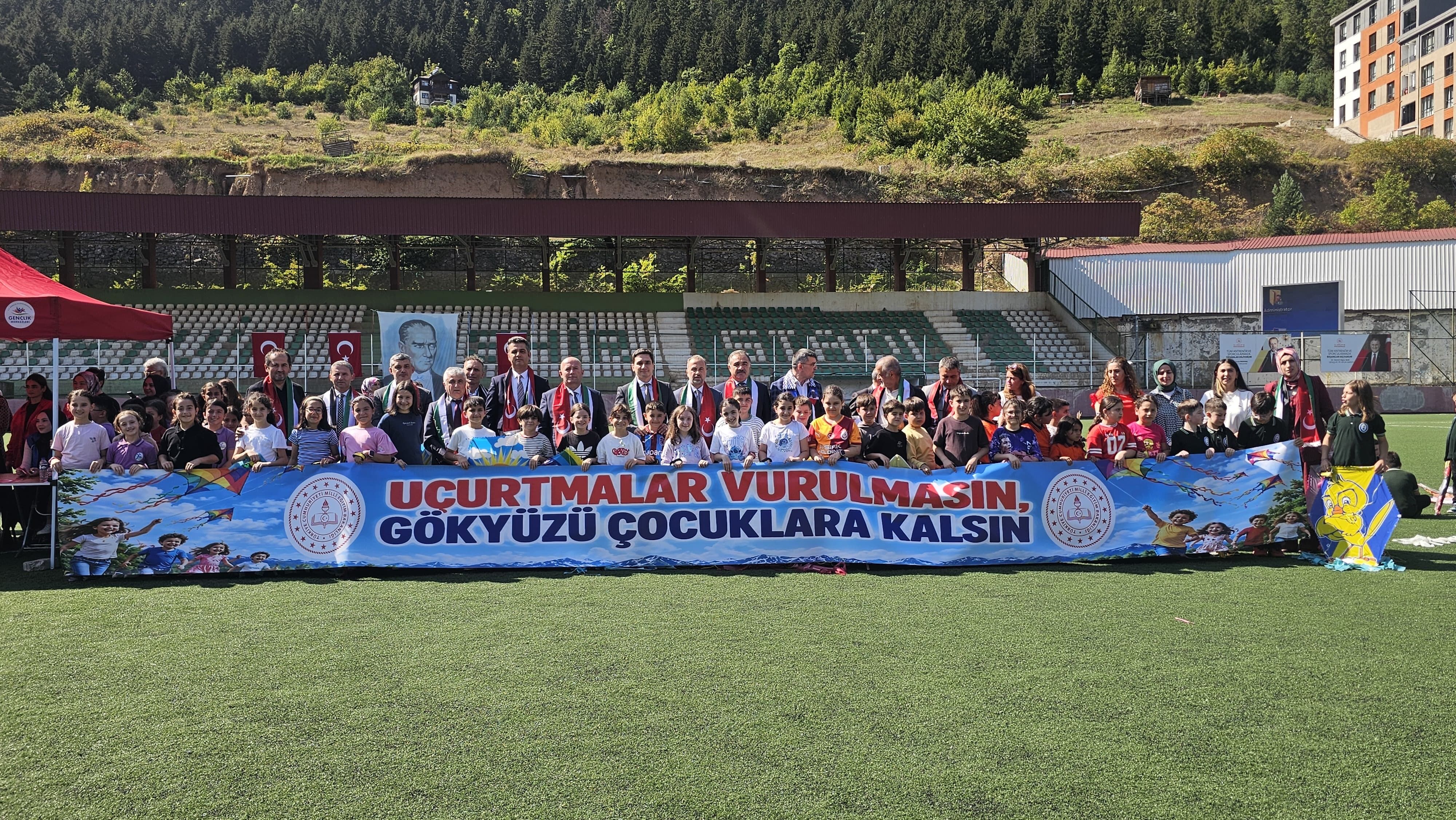 "Uçurtmalar Vurulmasın, Gökyüzü Çocuklara Kalsın"