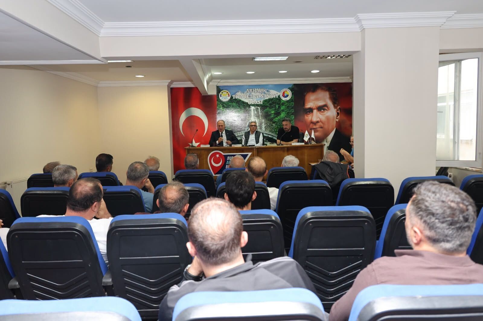 Arhavi’de Damperli Taşıyıcılar Kooperatifi’nde İntibak Kongresi