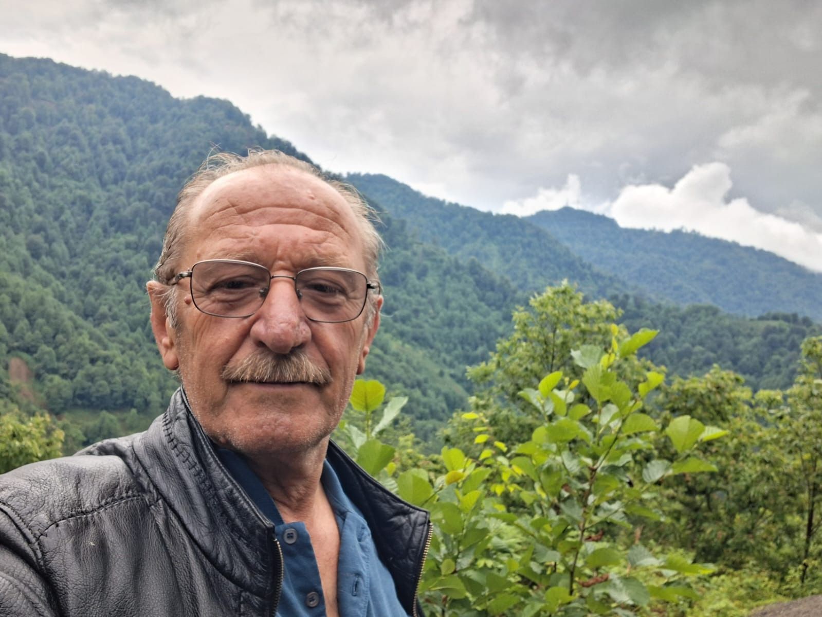 Çay Üreticisi Çayı Neden Sırtında Taşıdı