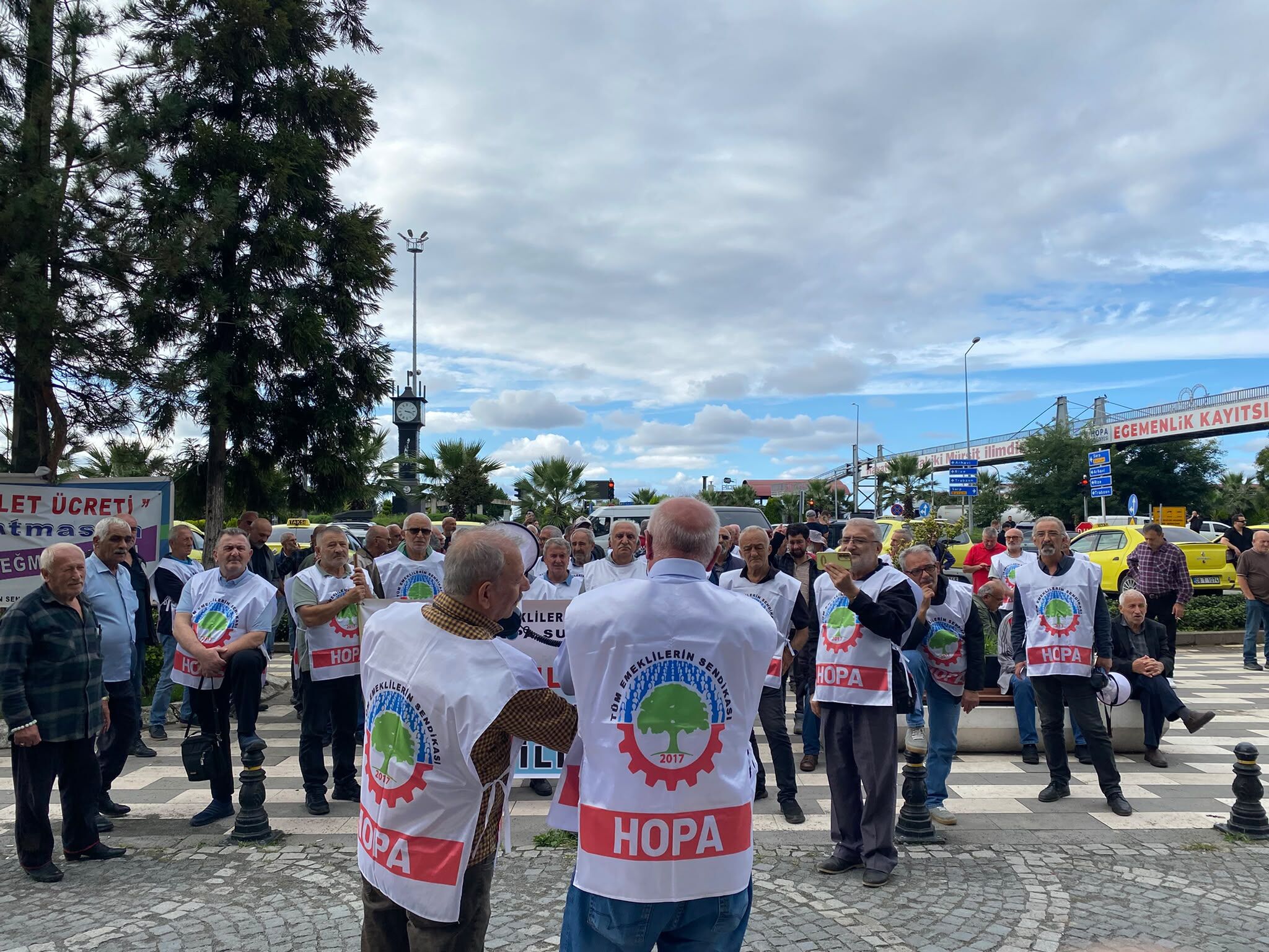 HOPA’DA EMEKLİLER SOKAĞA ÇIKTI-2