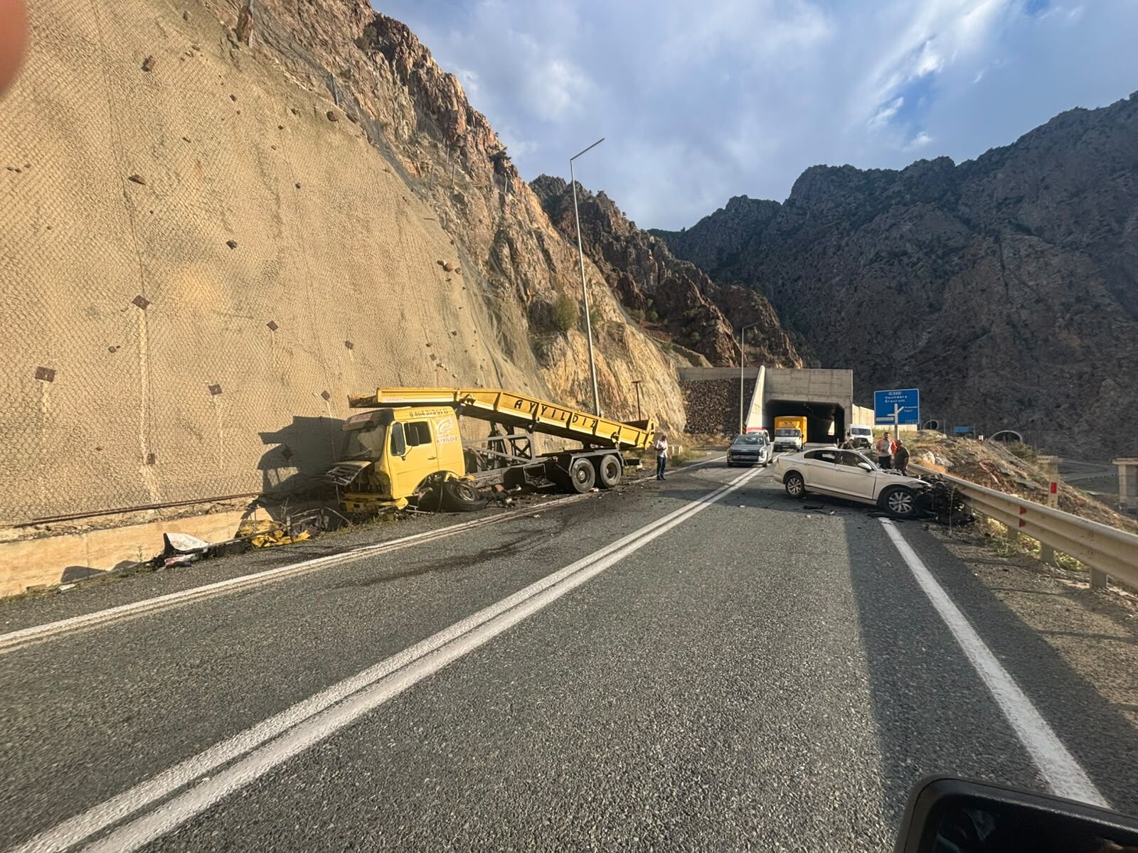 Artvin-Yusufeli Yolunda Trafik Kazası: 1 Kişi Hayatını Kaybetti