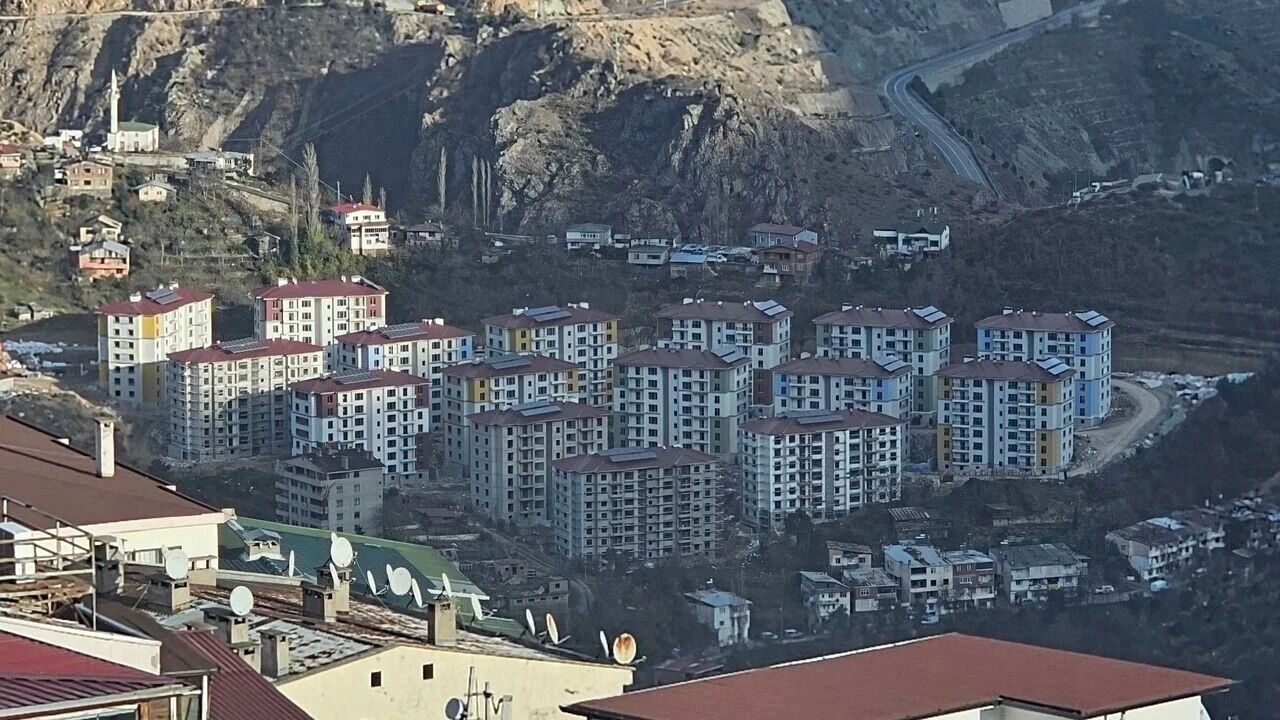 Artvin TOKİ’de Hayaller Yine mi Yarım Kalacak?