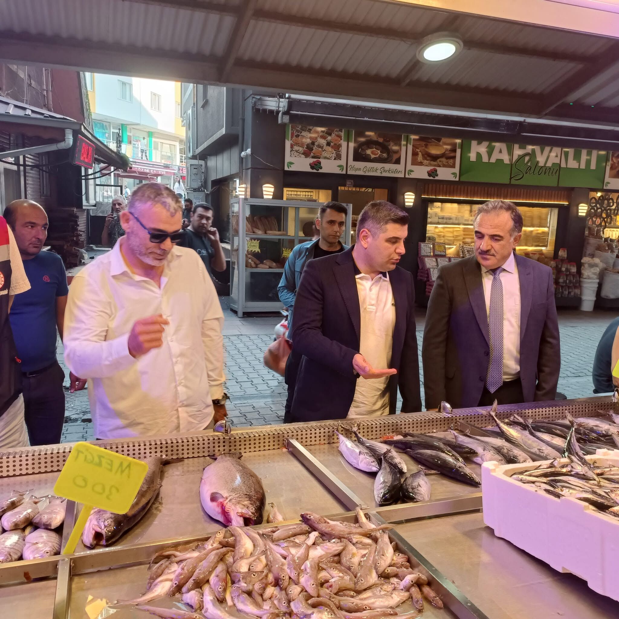 Hopa’da Balıkçı Barınağı ve Satış Noktaları Ziyaret Edildi