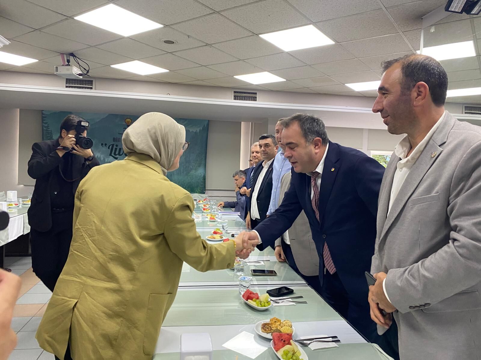 AK Parti Genel Başkan Yardımcısı Uygur Artvin’de STK Temsilcileriyle Buluştu