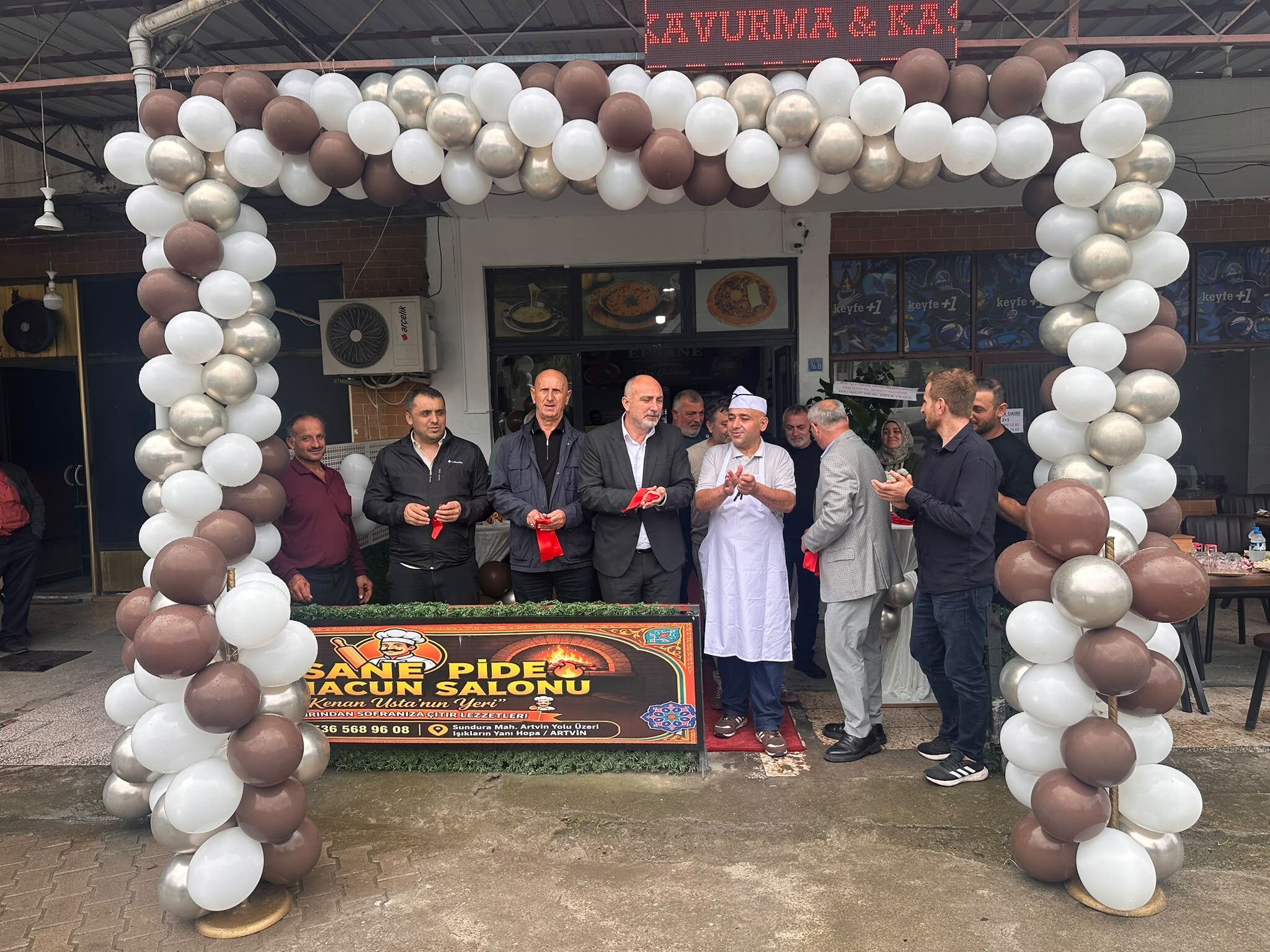 Hopa’da Efsane Pide Lahmacun Salonu Hizmete Açıldı