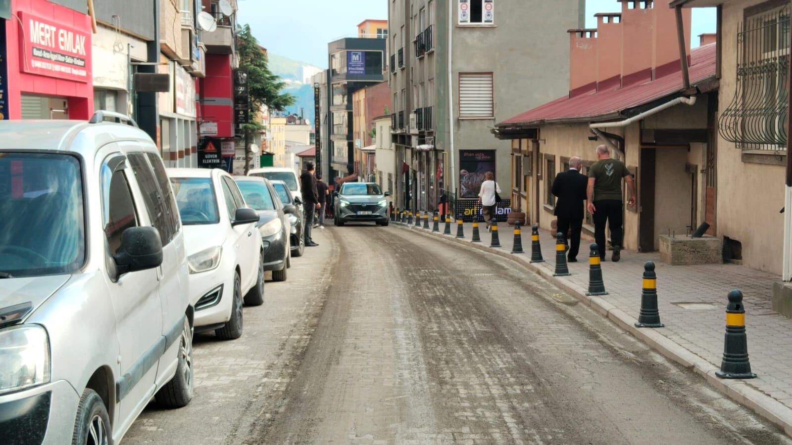 Cumhuriyet Caddesi’nde Çalışmalar Tamamlandı, Yol Trafiğe Açıldı