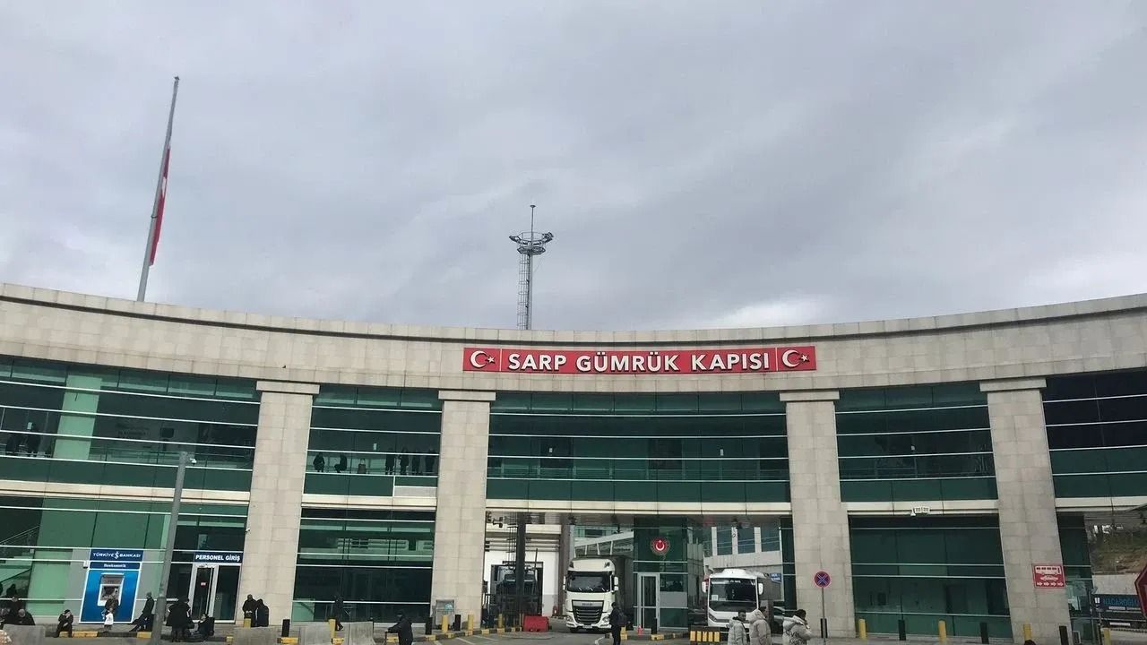 Sarp Sınır Kapısı’nda Ağustos Ayı TIR Geçiş İstatistikleri Açıklandı
