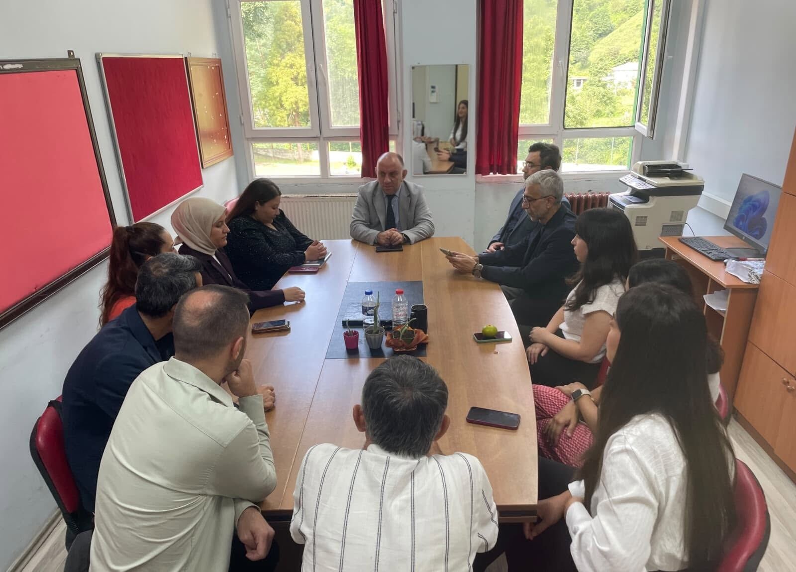Güven Balkaya’dan Kaya-Çamurlu Okulu’na Ziyaret