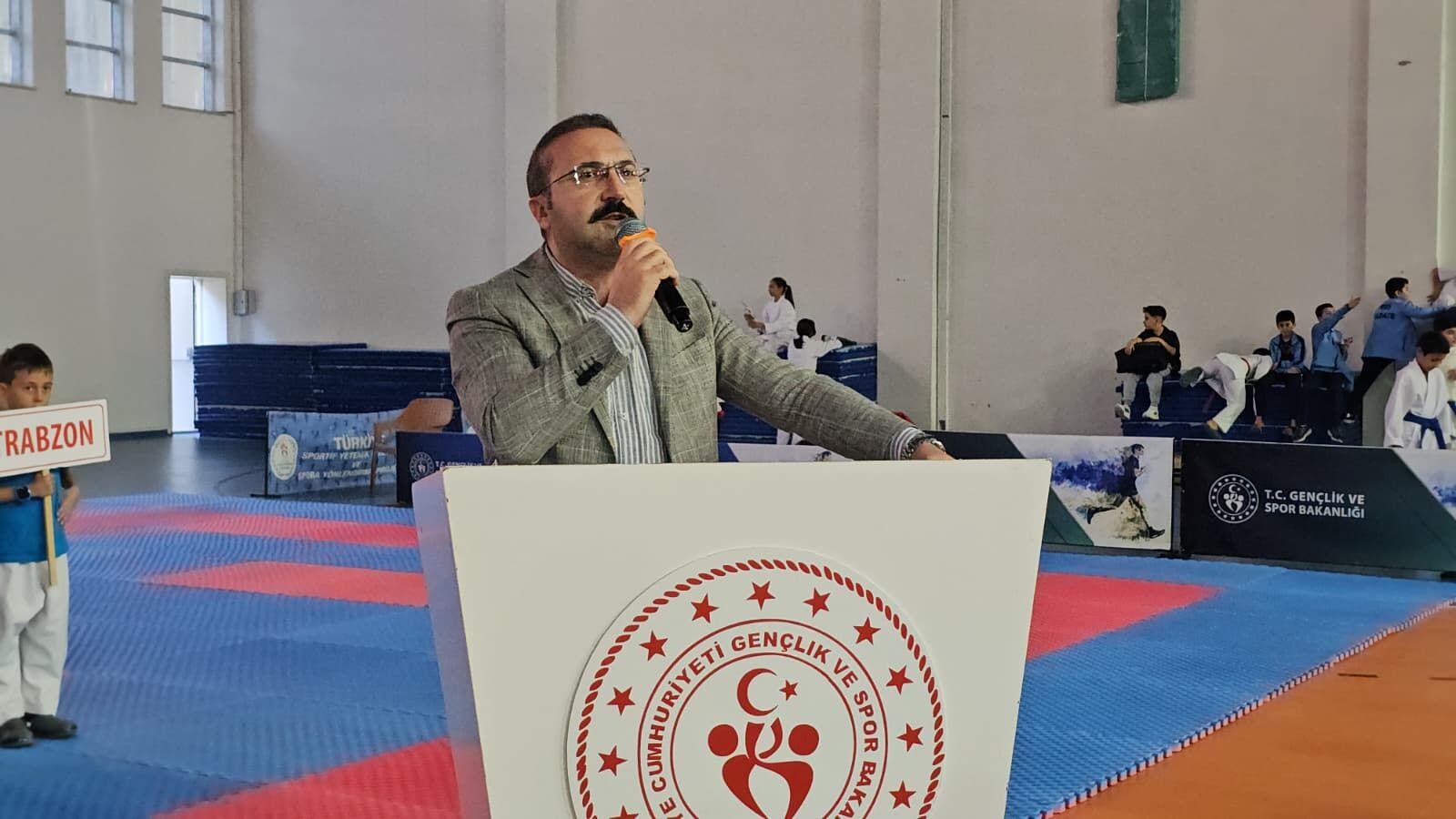375 Sporcu Tatamiye Çıktı