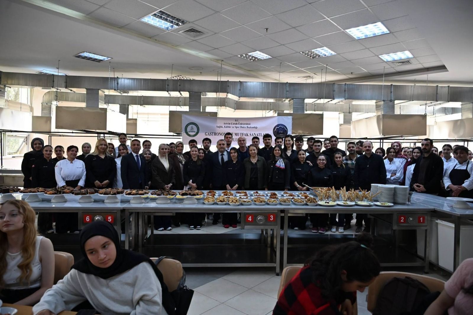 AÇÜ’de Gastronomi Öğrencileri Kahvaltıda Buluştu