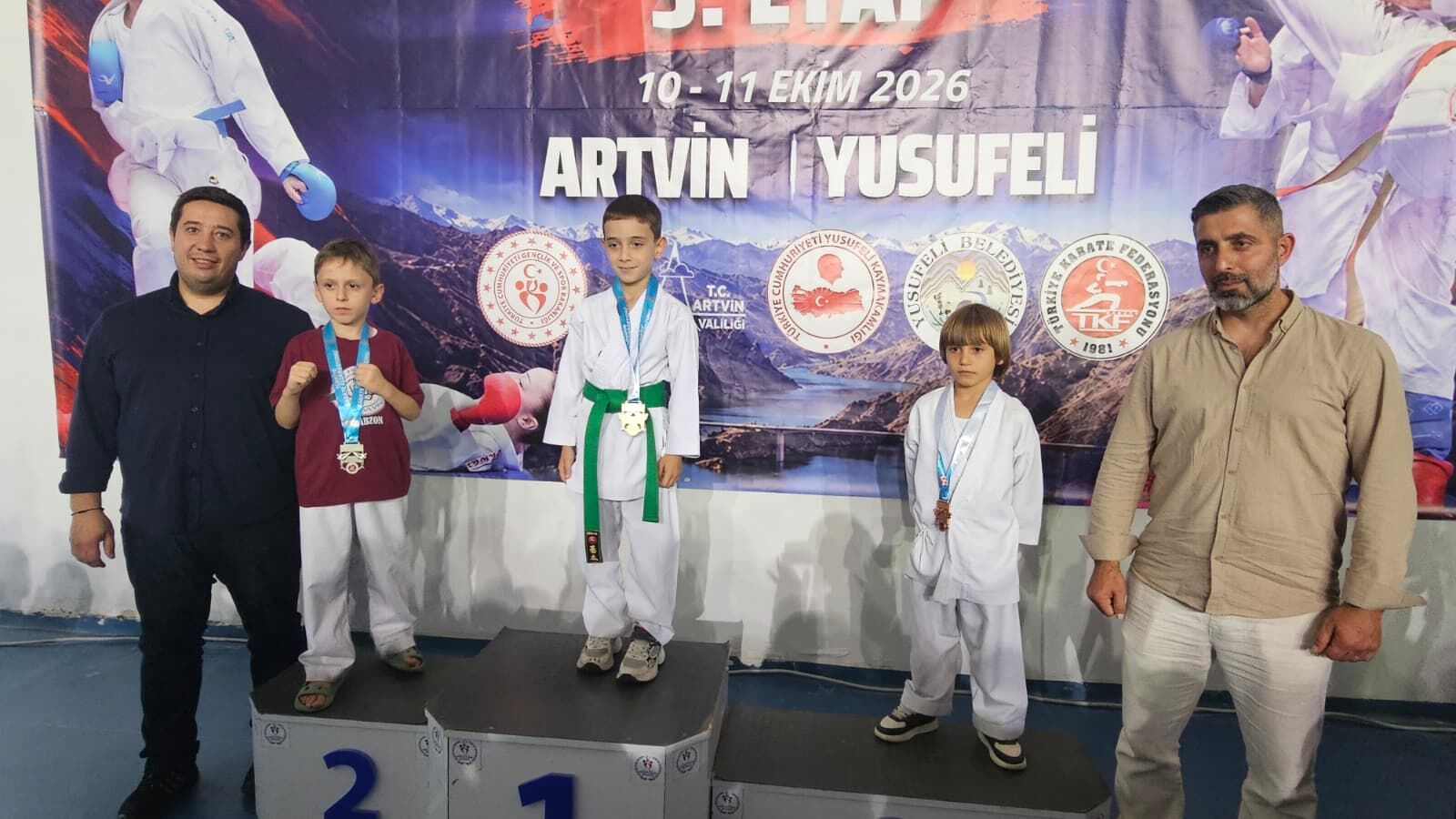 375 Sporcu Tatamiye Çıktı