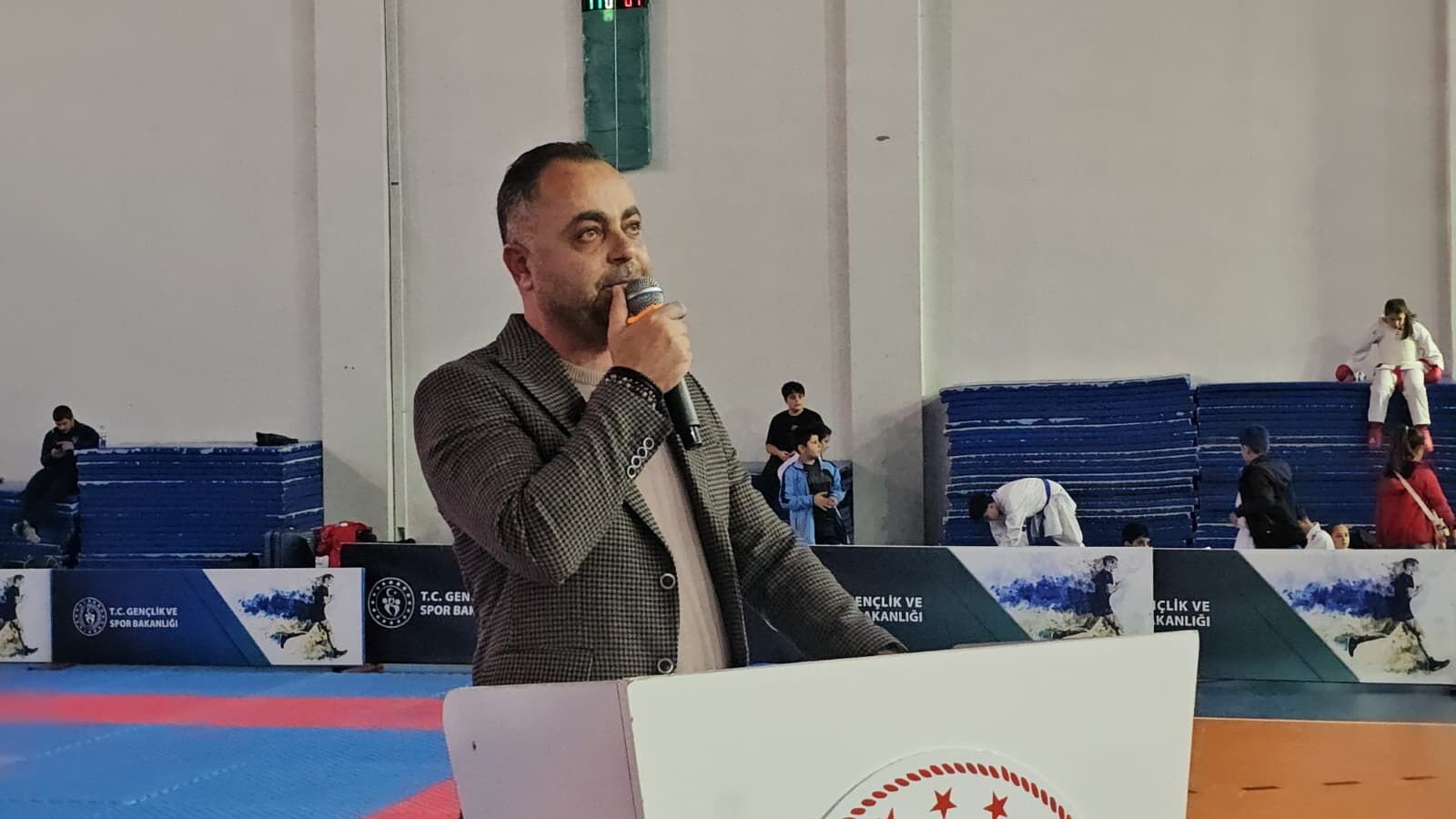 375 Sporcu Tatamiye Çıktı