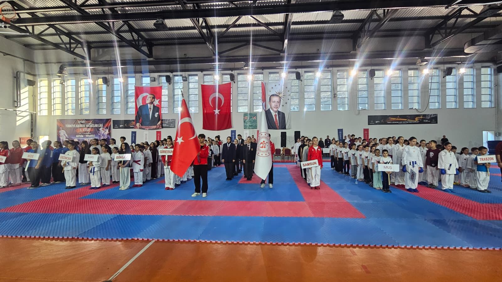 375 Sporcu Tatamiye Çıktı