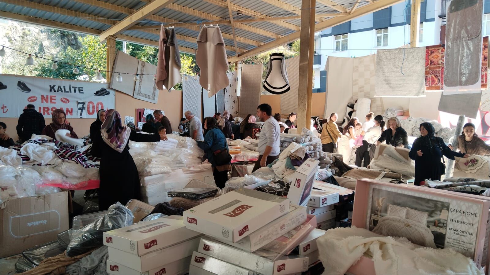 İstanbul İndirim Festivali Borçka’da Yoğun İlgi Görüyor