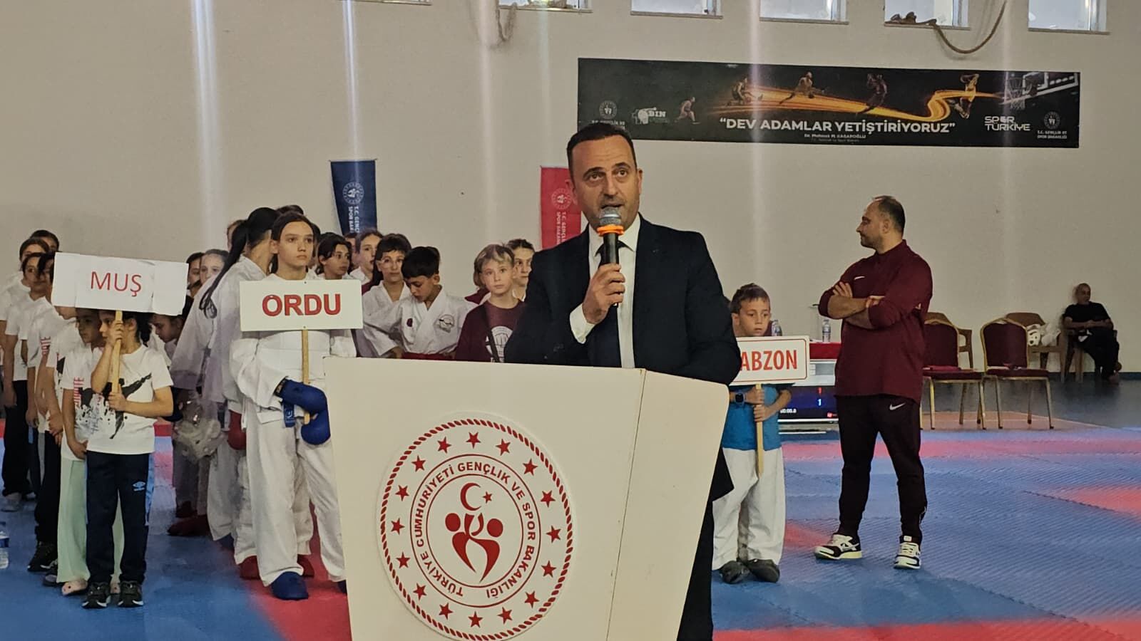 375 Sporcu Tatamiye Çıktı