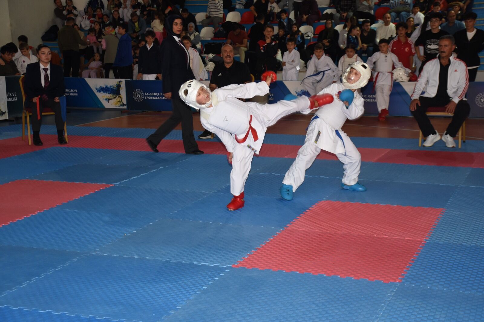 375 Sporcu Tatamiye Çıktı