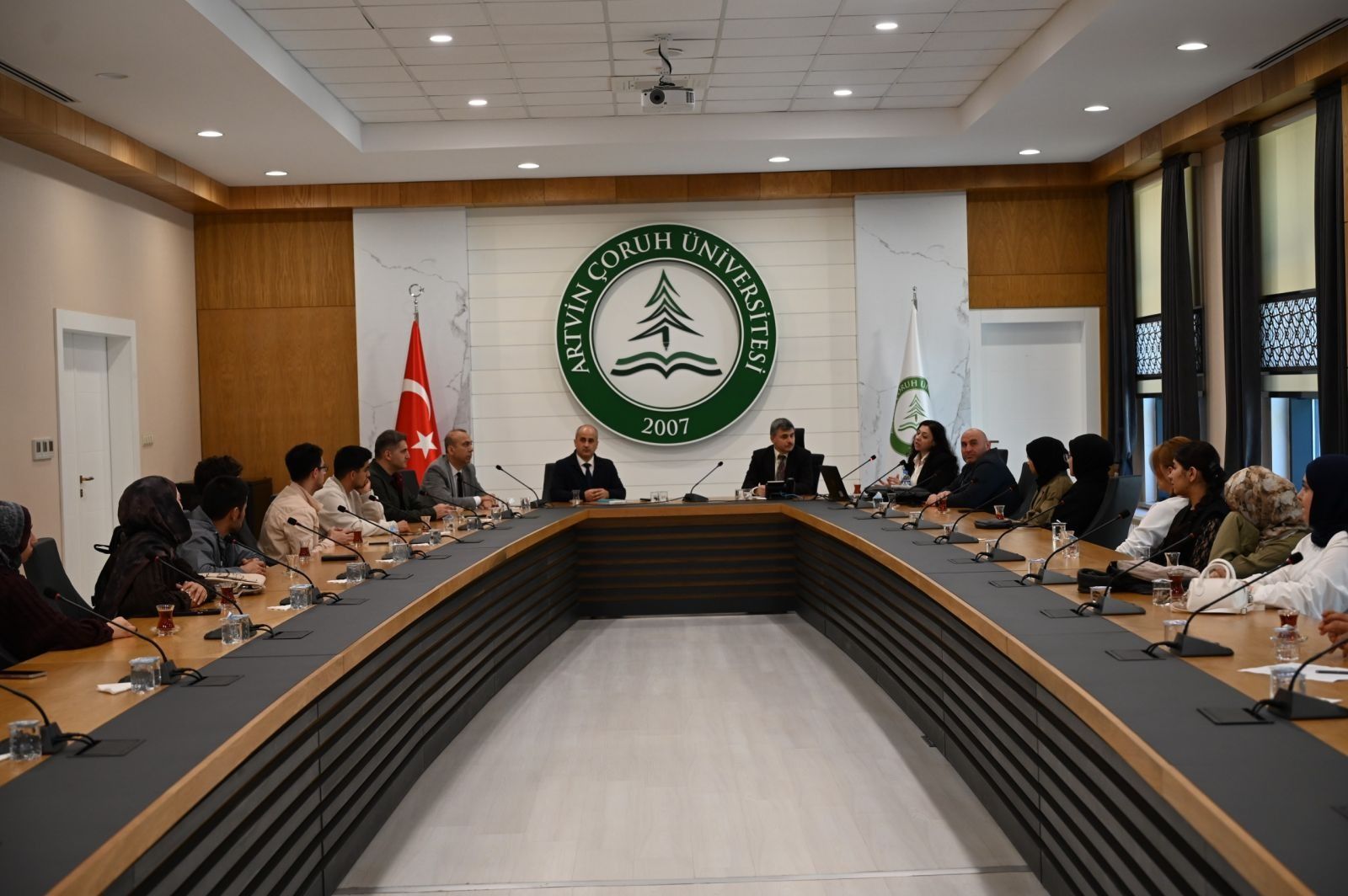 AÇÜ’de Yabancı Öğrencilerin İkamet Sorunları Görüşüldü