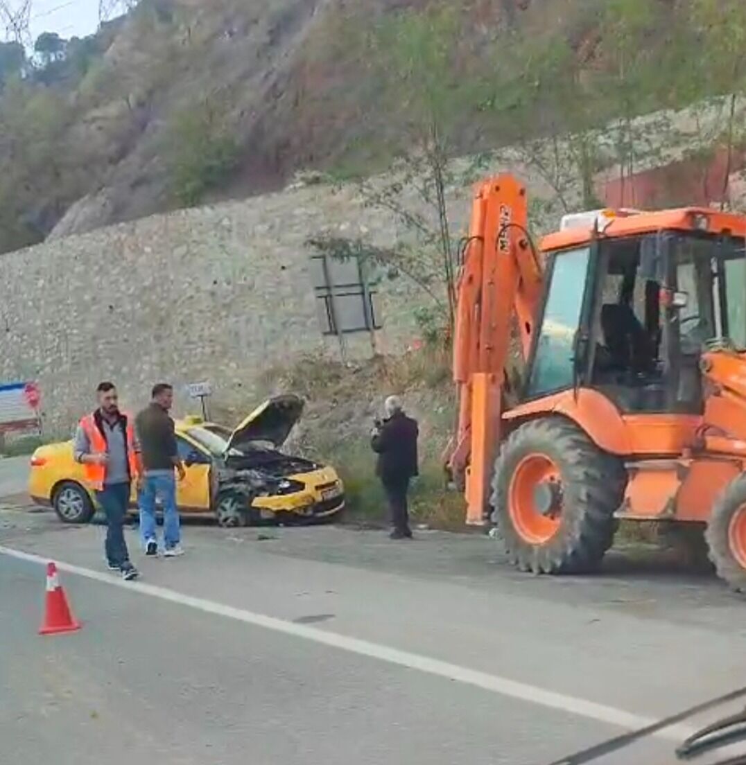 Artvin’de Trafik Kazası: İki Araçta Maddi Hasar Oluştu