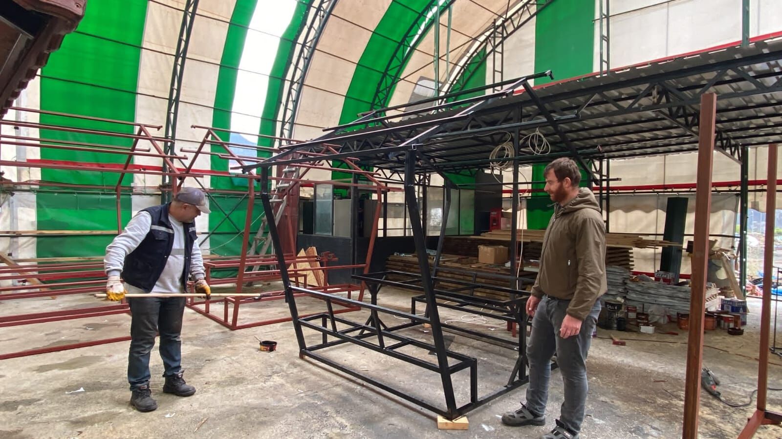 Yusufeli Belediyesi Kendi Atölyesinde Üretiyor